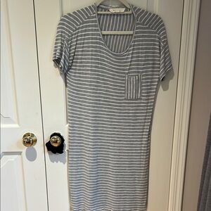 Two by Vince Camuto Gray and White Midi Dress